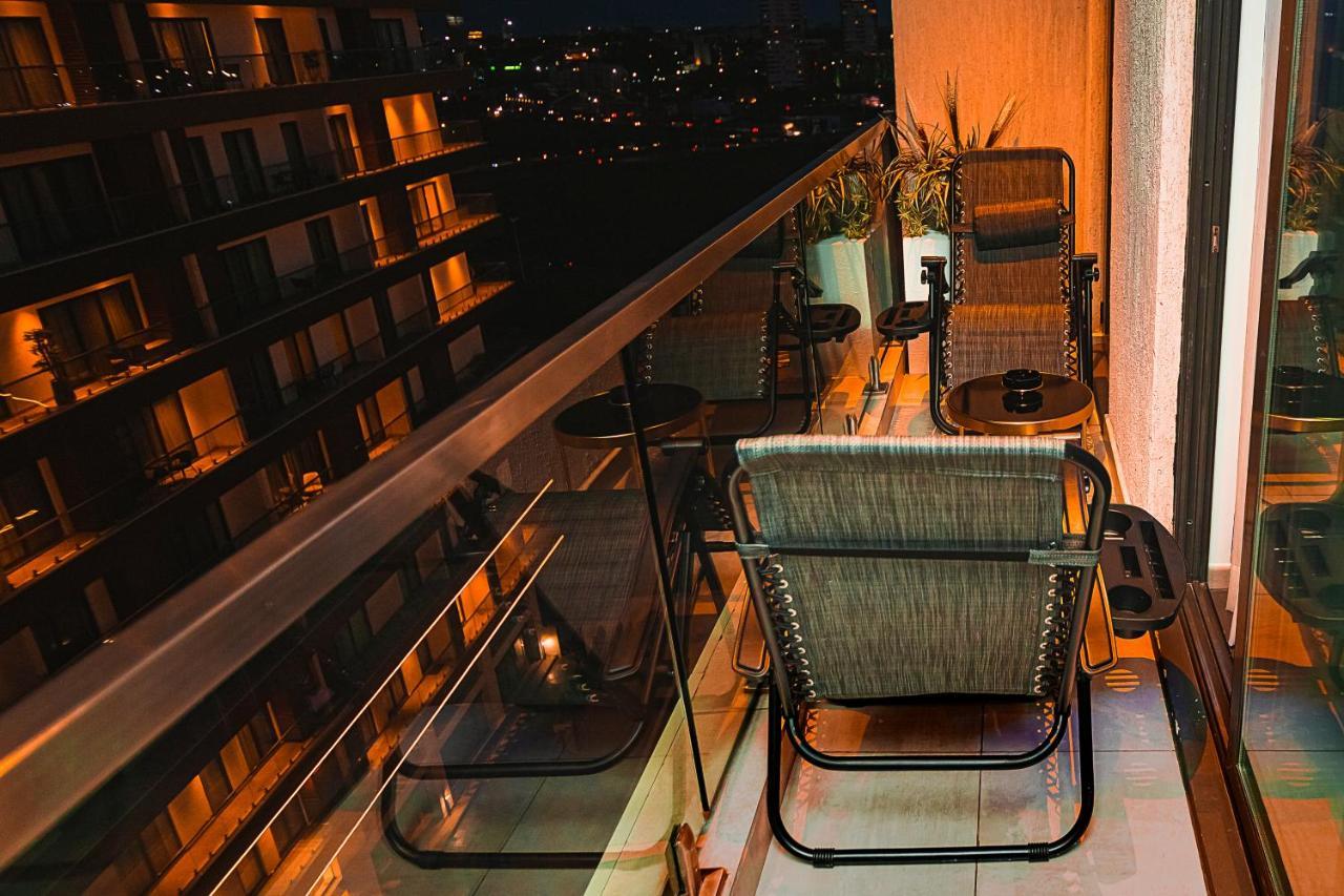 Piano And Gold At The Signature, Tetteh Quarshie 아크라 외부 사진